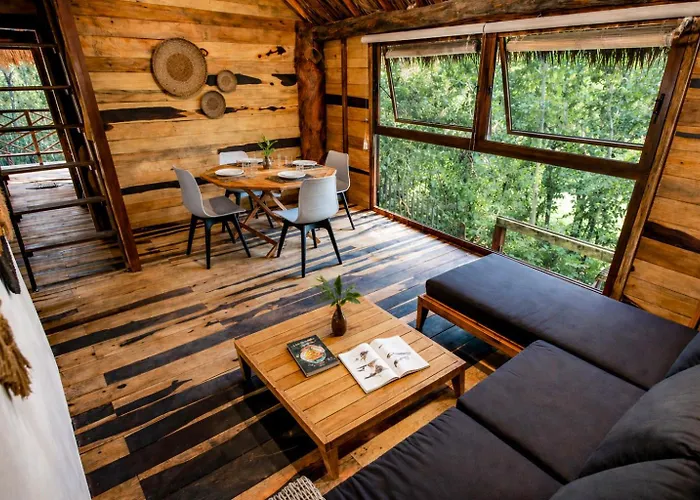 Treehouse H2ojos Lodge *